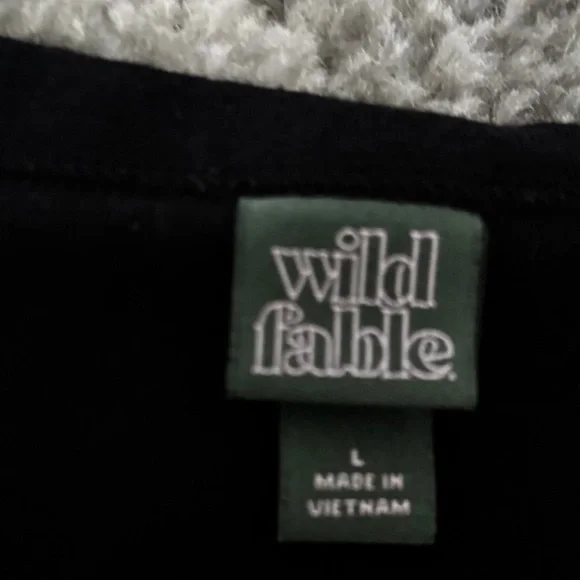 Wild Fable Short Sleeve V-Neck Cropped T-Shirt Black Size: Large Never worn - Picture 2 of 3